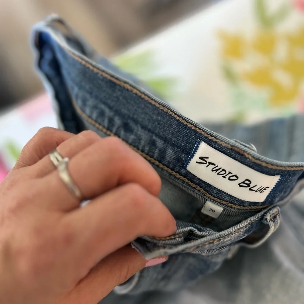 Studio Blue Size 30 Super Stretchy Distressed Denim